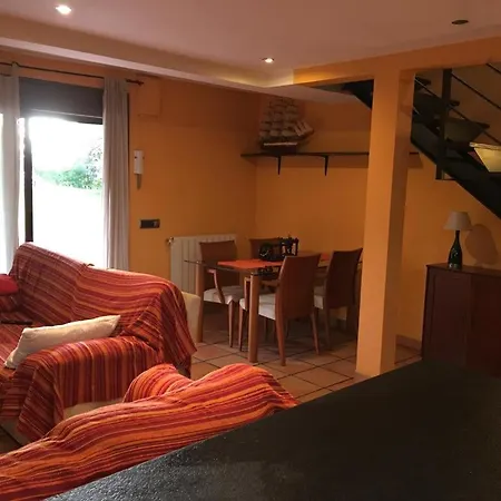 Mas Llunes Casa Rural Con 2500m De Terreno بيت للعطل